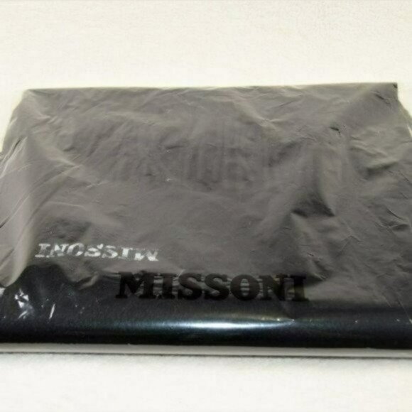 NWT MISSONI 100% Merino Wool Embroidered Logo Scarf with Fringe - Picture 5 of 6